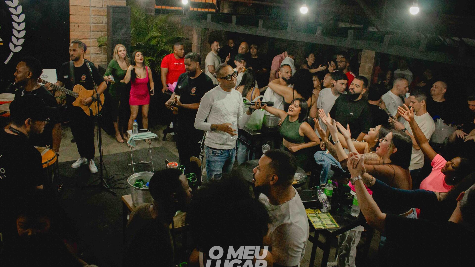 SAMBA NO PATIO + MEZANINO | O MEU LUGAR